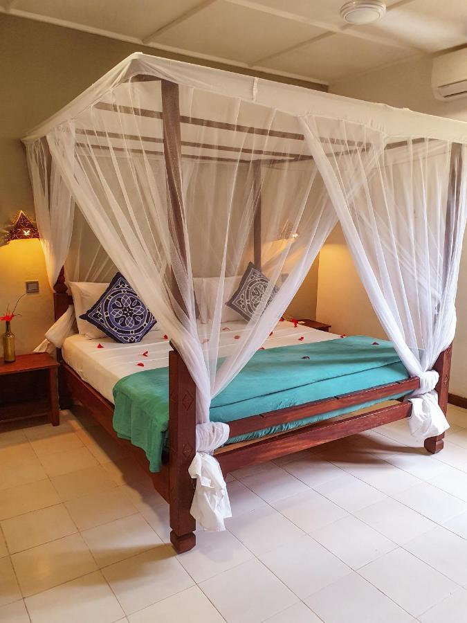 เฟลม ทรี คอตเทจเจส Hotel นูงวี ภายนอก รูปภาพ
